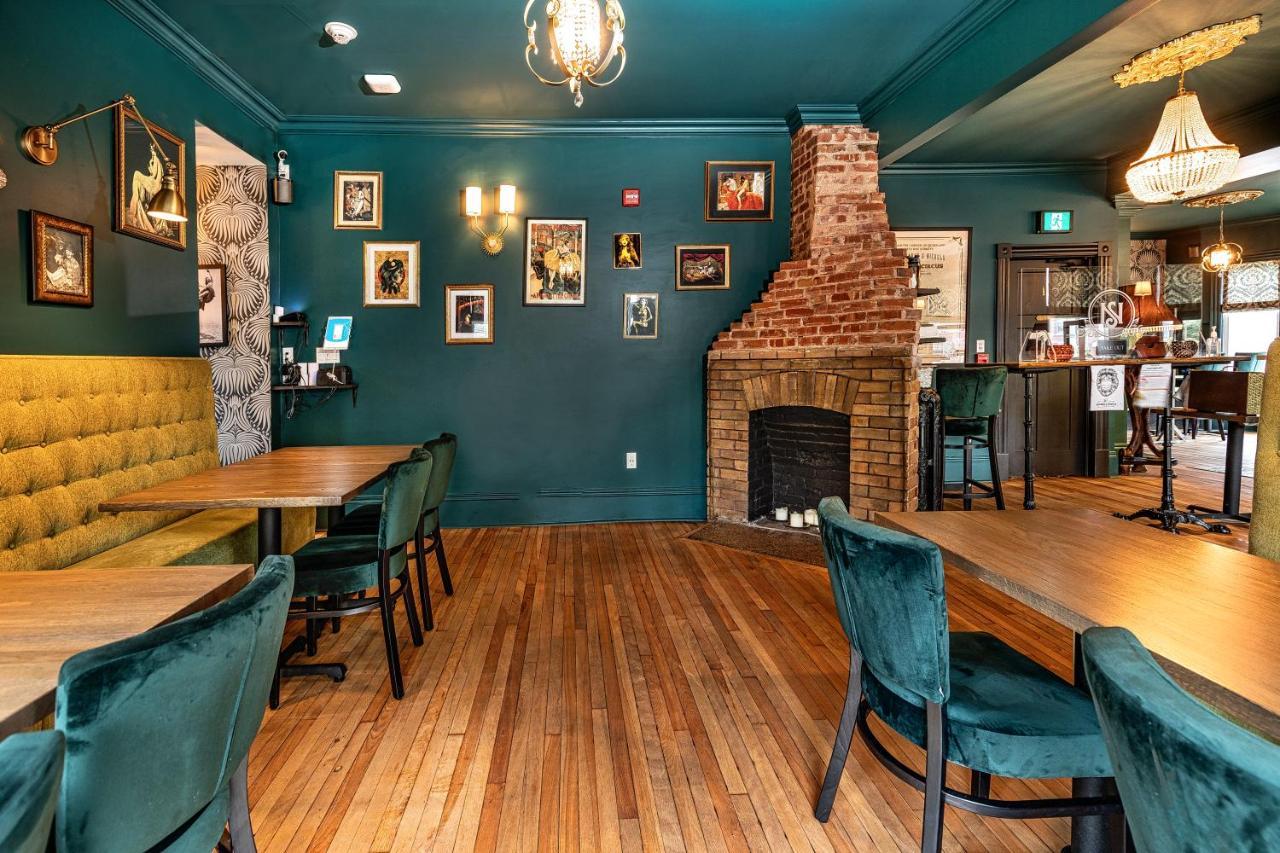 Slaymaker & Nichols Gastro House & Inn Шарлъттаун Екстериор снимка