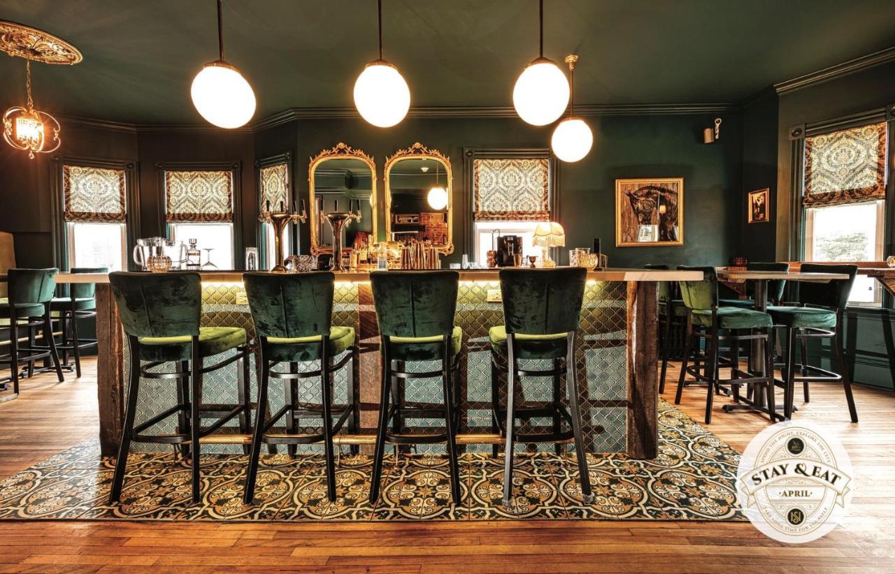 Slaymaker & Nichols Gastro House & Inn Шарлъттаун Екстериор снимка